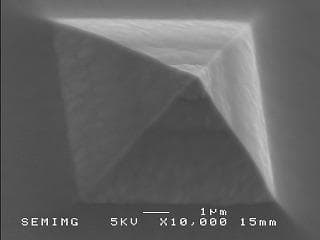 Three dimensional processing of quartz glass (10 μm square pyramid)